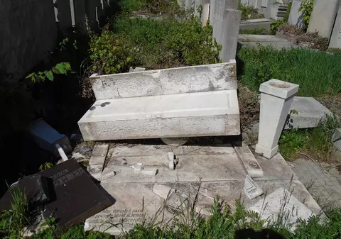 UPDATE. Au profanat mormintele evreilor ca să se distreze. Reacția ambasadei Israelului