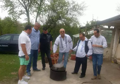 Iranianul care a așteptat 25 de ani cetățenia română sărbătorește 1 Mai cu fasole cu ciolan
