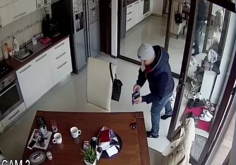 Baschetbalistul Adrian Tudor, jefuit în propria casă din Pitești. Sportivul și iubita sa erau în locuință când hoțul a dat lovitura