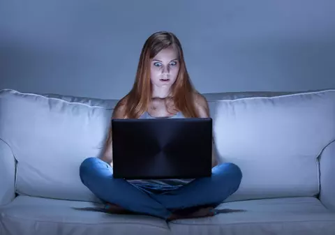 Cum îți poate distruge Facebook viața
