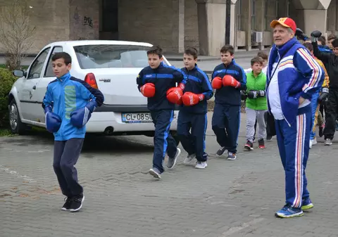 Sportivii de la CSM Ploiești s-au antrenat în fața Primăriei. Proteste după ce Consiliul Local a sistat plata sumelor destinate pregătirii