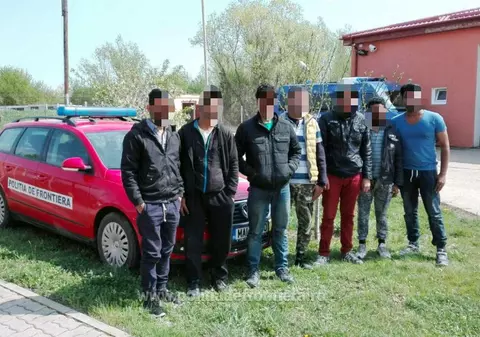 Zeci de migranți au fost prinși la granița României cu Serbia. Copii de doi ani, în grupurile care treceau ilegal frontiera