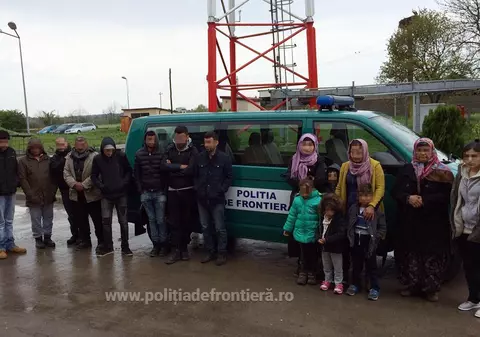 Zeci de migranți au fost prinși la granița de vest a României. Au vrut să pătrundă ilegal în țara noastră