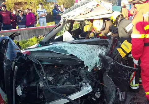 UPDATE. Accident în Dâmbovița. Un preot a murit după ce mașina în care se afla s-a izbit de un TIR / VIDEO