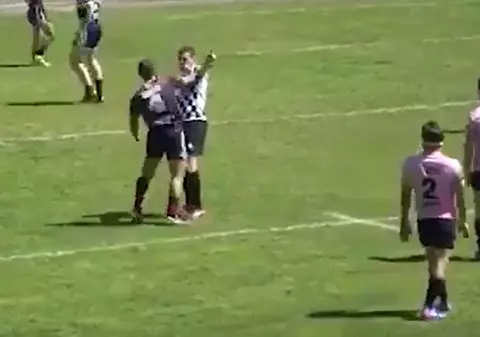 Un rugbyst l-a lovit cu pumnul în plină figură pe arbitru! Riscă să fie interzis pe viață | VIDEO