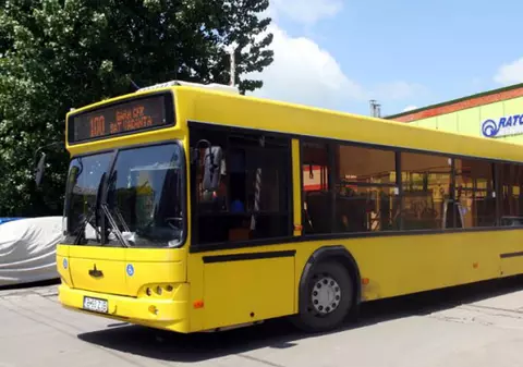 Femeie din Constanța prinsă între ușile autobuzului și târâtă câțiva metri