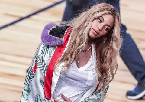 Sosia lui Beyonce face ravagii pe Internet. Uite cât de bine seamănă
