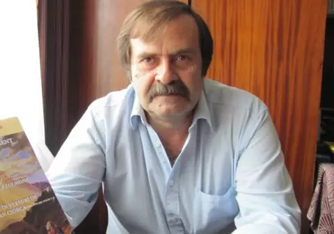 Biblia în versuri, o lucrare unică în România, va ajunge la românii din toate colțurile lumii