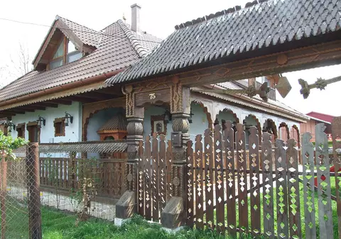 Casa din Timiș copie fidelă a celor tradiţionale din Maramureş a costat 80.000 de euro