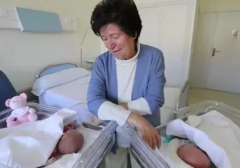 Cea mai bătrână mamă din Spania a rămas fără copii. Gemenii, luați în grija statului