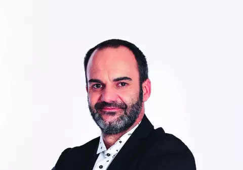 EXCLUSIV / Chef Samuel le Torriellec practică sporturi de extreme de la 14 ani și a început să se tatueze la 18! Secretele rebelului de la “MasterChef”