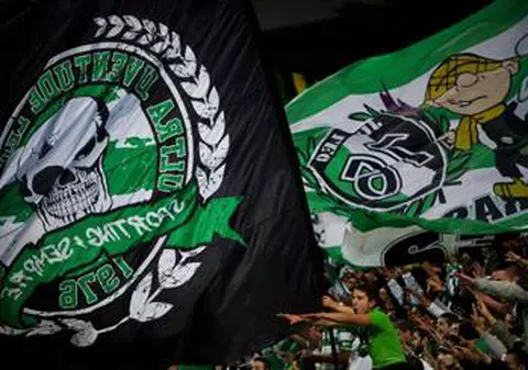 Un suporter italian a murit la Lisabona. Venise să vadă derby-ul Sporting - Benfica, dar s-a băgat într-o bătaie. Trupul său a rămas pe stradă