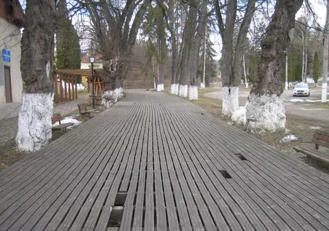 FOTO / „Castrum Aqua vivarum", modernizată, dar fără locuri de cazare. Staţiunea din Covasna vizitată odinioară de regi și prinți nu mai are turiști