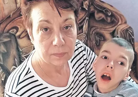 Are 10 ani, dar nu merge, nu vorbeşte şi nu stă în şezut. Într-o lume doar a lui, Gabriel are nevoie de ajutor!