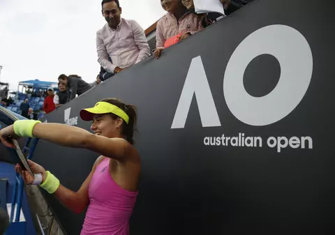 Frumoasa Sorana Cîrstea împlinește azi 27 de ani. Îi merge bine pe toate planurile