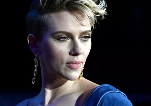 Scarlett Johansson o atacă dur pe Ivanka Trump. Actrița o numește “lașă” pe fiica președintelui american