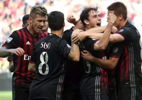 Clubul AC Milan a fost vândut unor investitori chinezi pentru suma de 740 milioane de euro