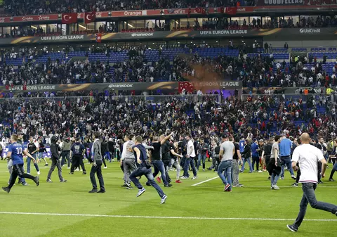 Măsuri de securitate fără precendent cerute de președintele lui Lyon. Aulas vrea retur cu porțile închise!