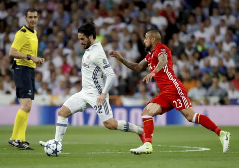 Arbitrul Viktor Kassai a fost salvat de polițiști de furia fotbaliștilor lui Bayern Munchen