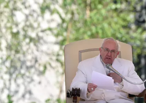 Papa Francisc a închiriat o plajă privată pentru persoanele cu dizabilități