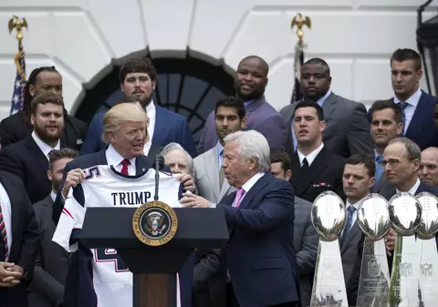 Președintele Donald Trump i-a primit la Casa Albă pe câștigătorii Super Bowl 2017 /  VIDEO