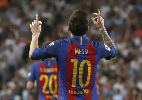 Real - Barcelona 2-3. Umplut de sânge, Messi a adus victoria ”extratereștrilor” la ultima fază și a marcat golul 500 pentru Barca / VIDEO