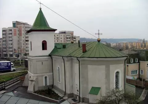 Un preot din Iași e acuzat că dă afară credincioșii cu firma de pază. Scandal uriaș în Casa Domnului