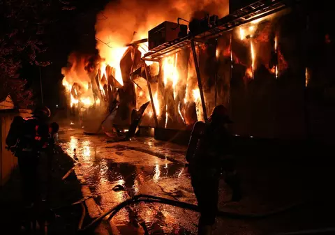 Incendiu în comuna Berceni, Ilfov. O casă a ars în întregime, după ce chiriașul a uitat mâncarea pe foc