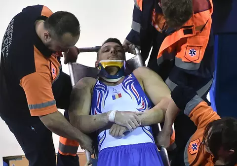 Panică la Campionatele Europene de gimnastică. Laurențiu Nistor, accidentat la spate, a fost scos cu targa din sala de concurs | VIDEO
