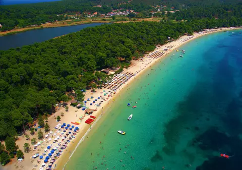 (P) 69 de plaje unde te poți bronza, pe insula Skiathos
