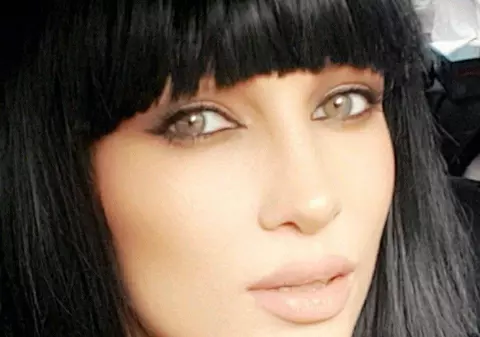 Lora face dezvăluiri despre căsătorie. "M-a cerut. Mi-e frică"