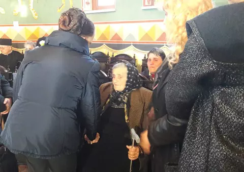 Mama Ilenei Ciuculete, distrusă de durere. Vecinii bătrânei fac dezvăluiri