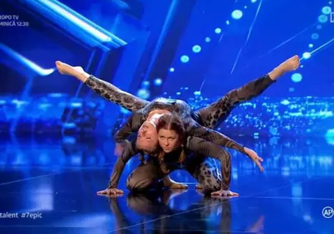 Olga Tamazan și Elena Milușchina, număr exceptional de acroyoga la Românii au talent. "Ce abdomen trebuie sa ai"