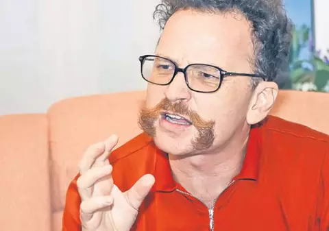 Cum arăta în tinerețe și cum arată acum Ovidiu Cuncea, fostul partener al lui Dan Negru de la "Ciao Darwin". Nu-l recunoști