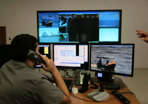 Polițistul de frontieră era omul contrabandiștilor. Frăția dintre un agent și infractorii unei grupări de traficanți de țigări, demascată de o anchetă a DGA