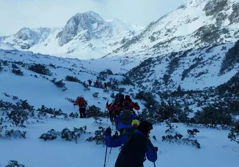 UPDATE: Dosar penal după avalanșa din Retezat. Trupurile copiilor au fost coborâte de pe munte