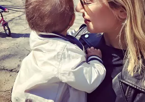 Sore răspunde acuzațiilor. De ce nu își mai expune fetița în mediul virtual. “Pentru cei care se grăbesc să tragă concluzii…”