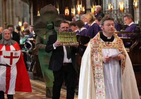 „Ceremonia de sfințire a sparanghelului”, tradiția inedită dintr-un orășel britanic