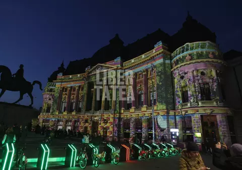 Spotlight 2017. Mii de oameni, fascinați de spectacolul de lumini și sunet din centrul Bucureștiului