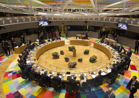 Liderii europeni au aprobat principiile directoare pentru negocierea Brexitului