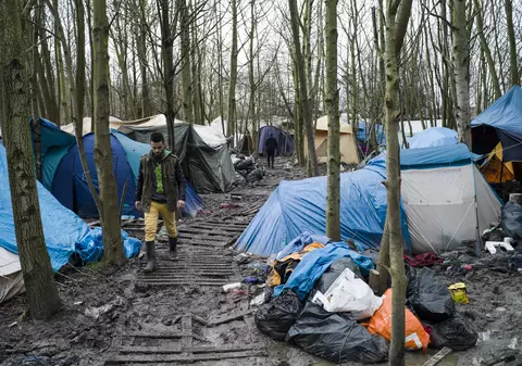 Tabăra de refugiați Grande-Synthe din Franța a fost distrusă de incendiu
