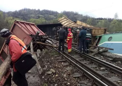 Noi detalii despre trenul căzut în prăpastie: Mecanicii au alertat că nu au frâne