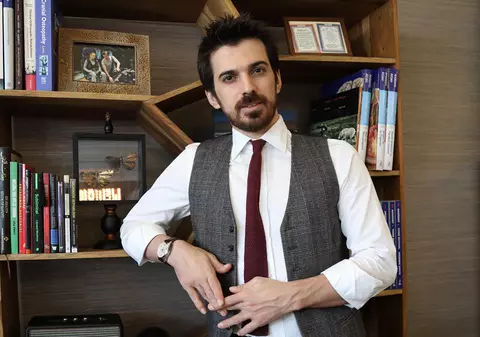 Tuncay, după ce a fost acuzat că ar avea o relația cu asistenta sa: ”E normal să fie lângă mine!”