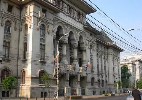 Primăriile ar putea fi obligate să asigure locuri cetățenilor în sălile unde au loc ședințele de consiliu- proiect