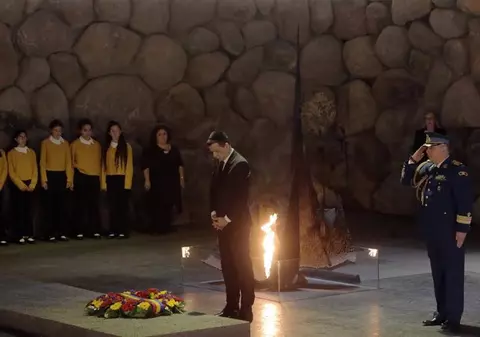 Premierul Grindeanu, vizită oficială în Israel: A fost la Biserica Sfântului Mormânt şi la Zidul Plângerii din Ierusalim