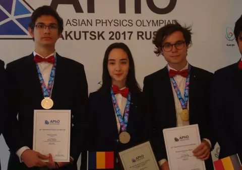 Trei elevi români, medaliați la Olimpiada Asiatică de Fizică