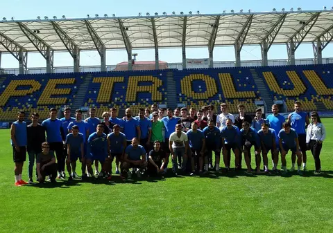 Petrolul Ploiești și Școala Altfel. ”Lupii” i-au primit pe ”Ilie Oană” pe elevii de la Liceul ”Victor Slăvescu” | FOTO