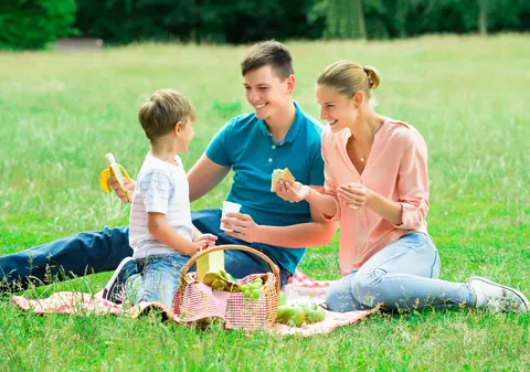 Cum organizezi un picnic perfect. 3 sfaturi care îți asigură reușita