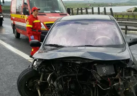 Accident pe Autostrada Sibiu – Orăştie din cauza ploii torențiale. O persoană a murit şi două au fost rănite
