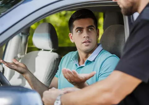 Agenții de la Poliția locală au dreptul să ridice permise auto? Află ce prevede legea în acest sens